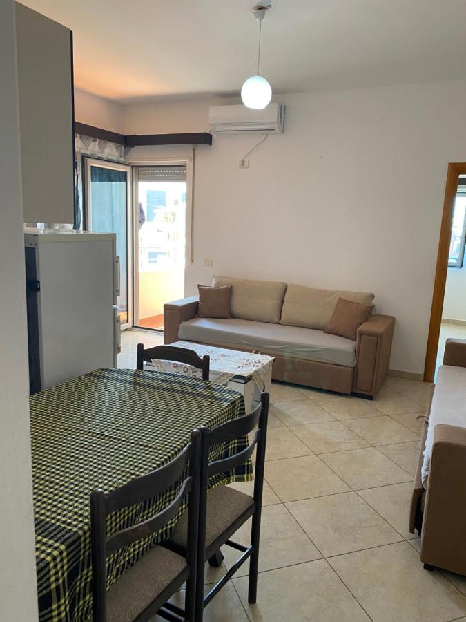 Gerald'S Central Apartments Vlorë Exterior foto