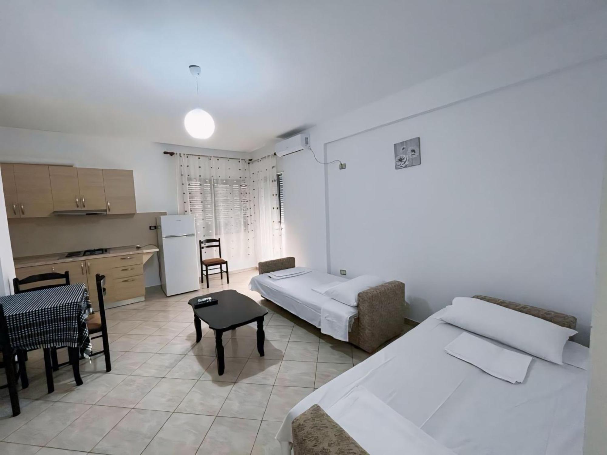 Gerald'S Central Apartments Vlorë Exterior foto