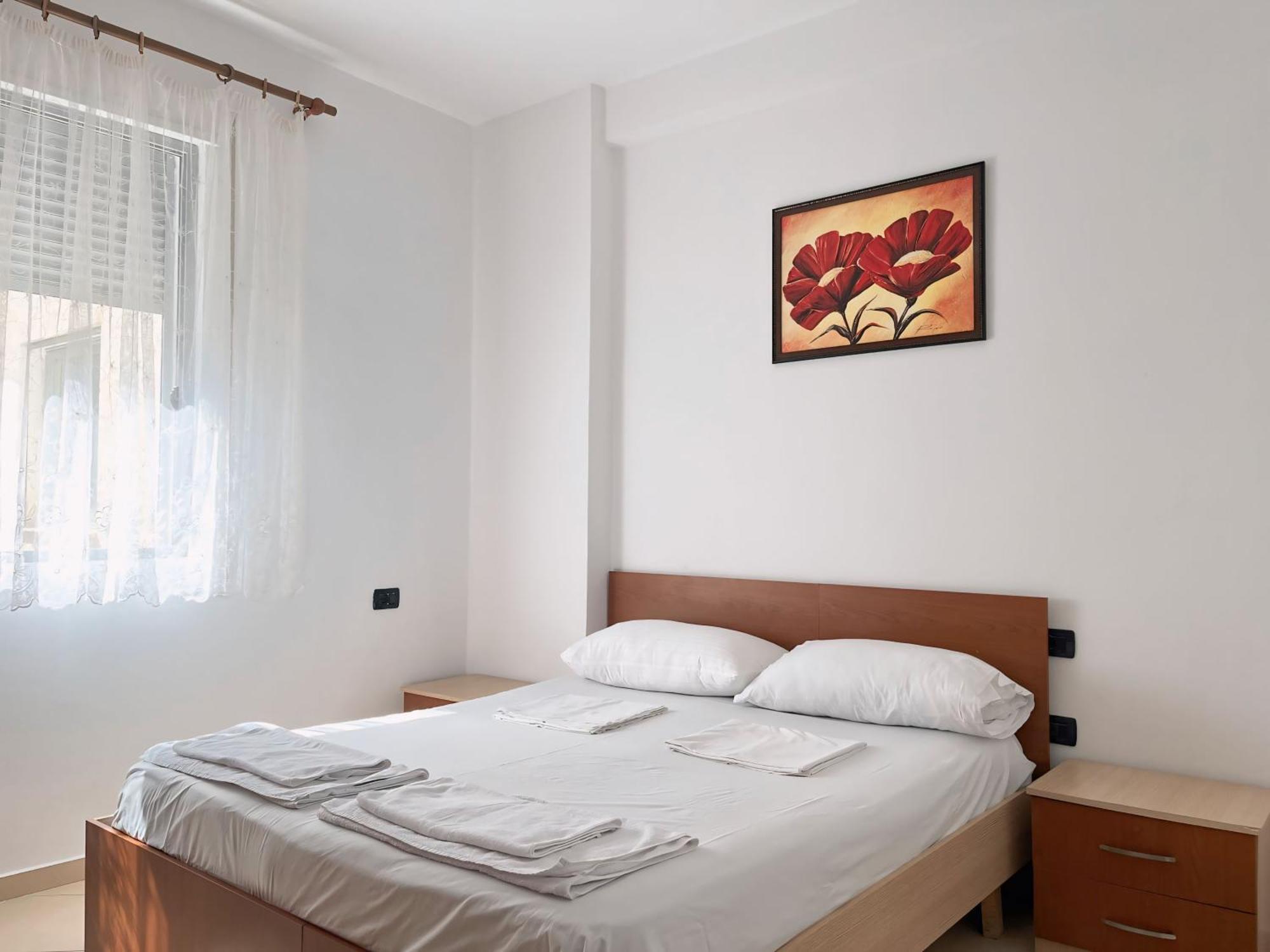 Gerald'S Central Apartments Vlorë Exterior foto