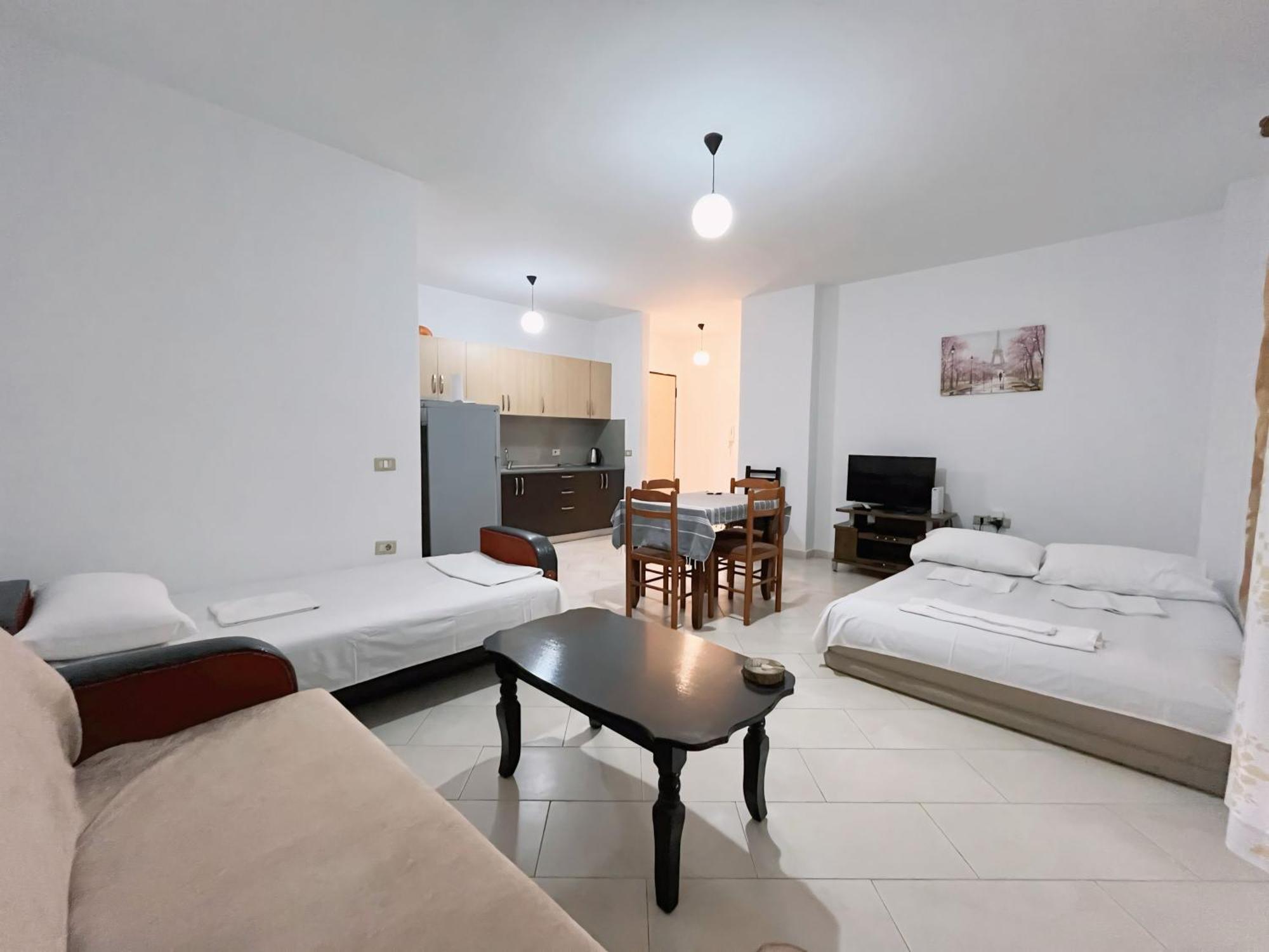 Gerald'S Central Apartments Vlorë Exterior foto